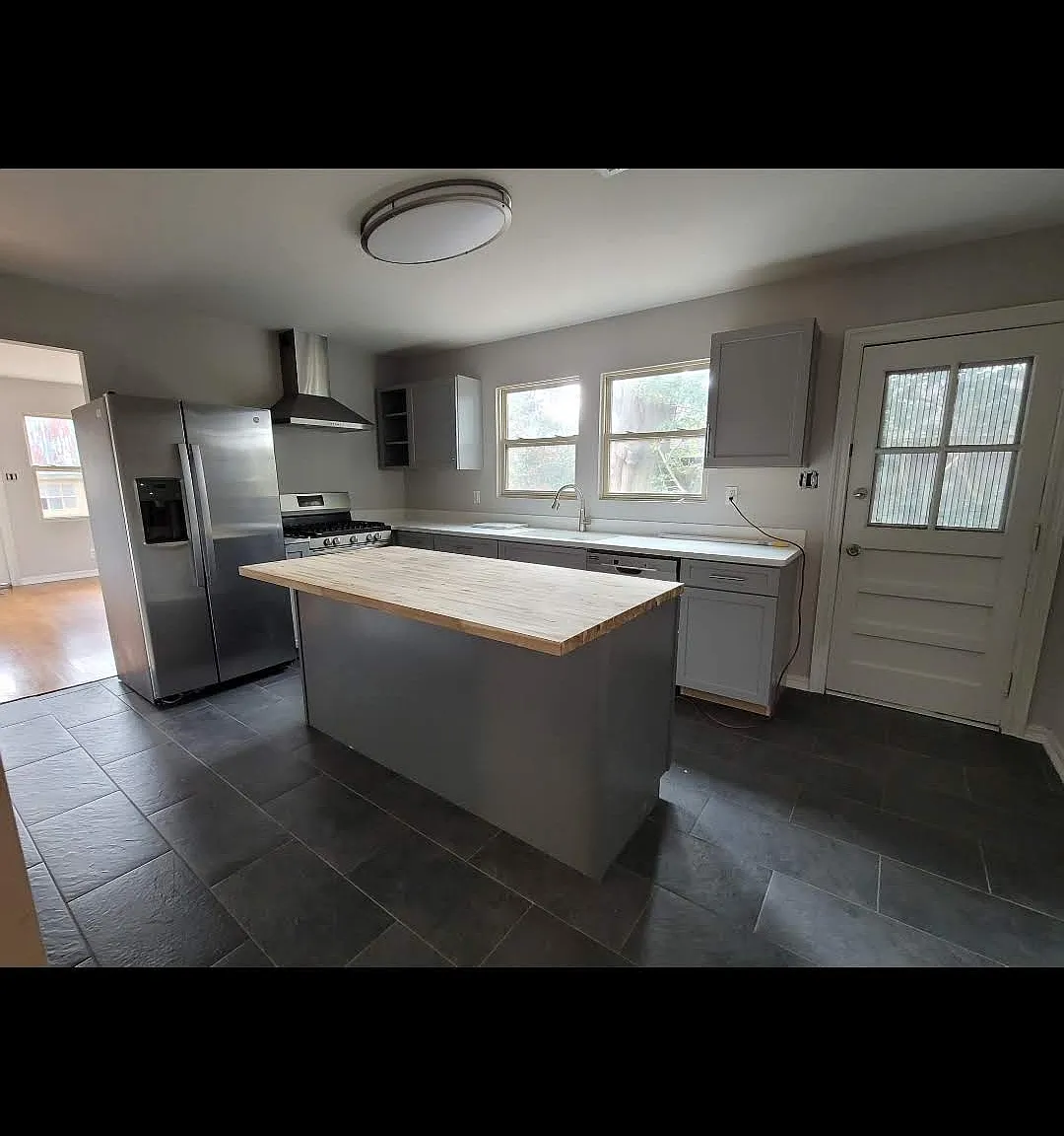 3 bed, 1800 sqft, $2,350 — Photo 2
