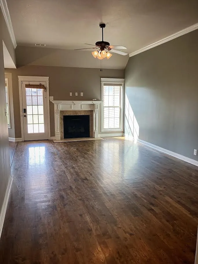 3 bed, 2.0 bath, 1768 sqft, $1,900 — Photo 3