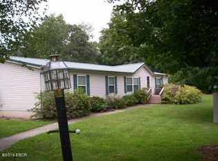 9247 E Chestnut Acres Rd, Mount Vernon, IL 62864