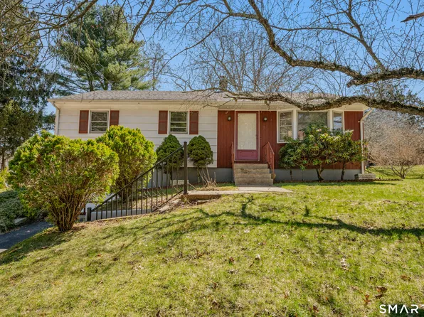 8 Holly Hill Drive, Montville, CT 06382