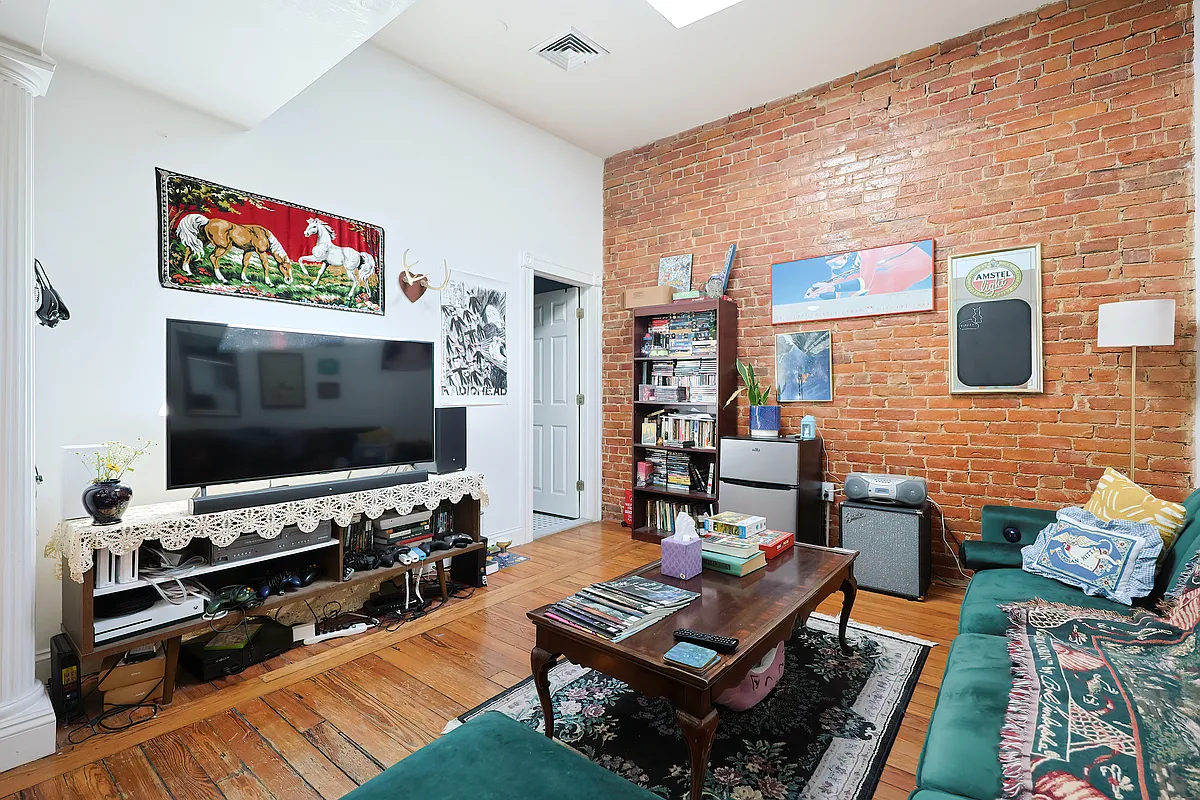 Building Photo - 35 Adamson St #3