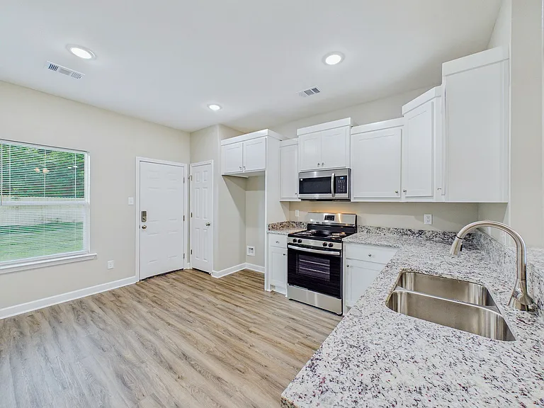 306 Redbud Ct — Photo 8