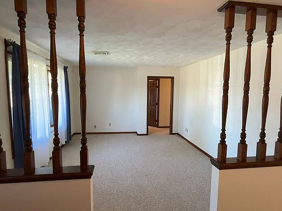 5th image of 303 Stevens St