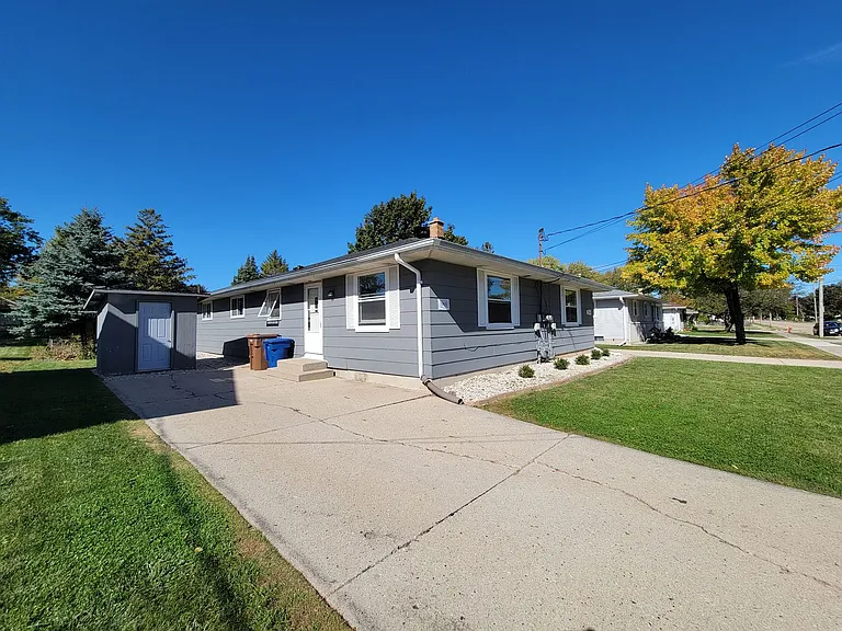 968 Grove St — Photo 1