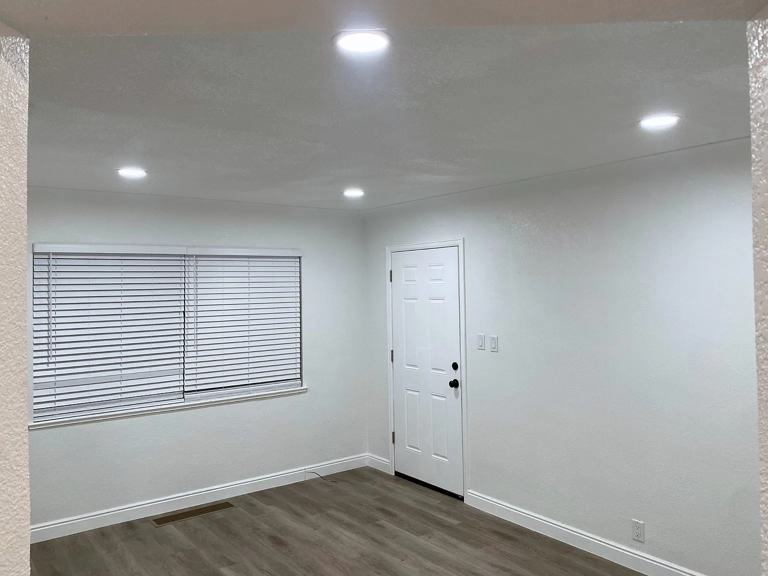 2 bed, 752 sqft, $2,000 — Photo 3