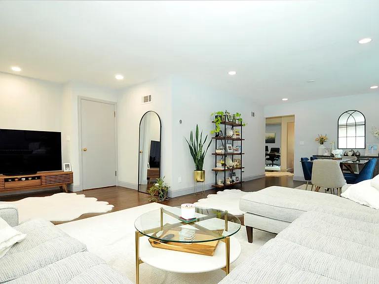 4912 Jamieson Ave #2 — Photo 6