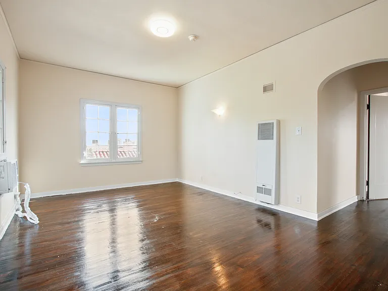 1460 S Holt Ave — Photo 32
