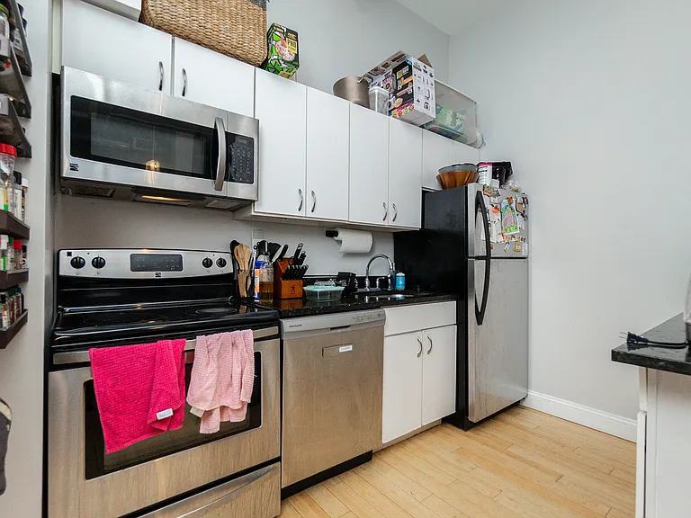 37 Temple Pl — Photo 21