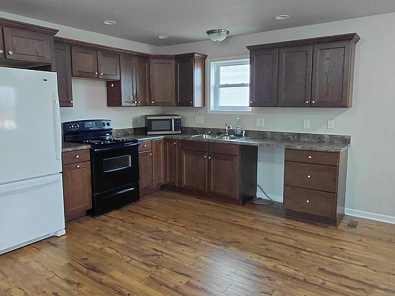 2nd image of 505 S Elm St