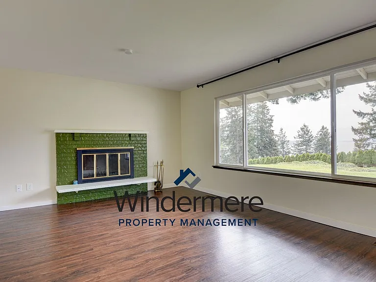 1285 Crescent Dr — Photo 9