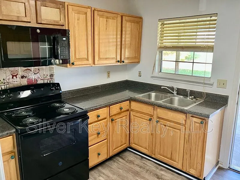 2 bed, 1.0 bath, 896 sqft, $995 — Photo 4