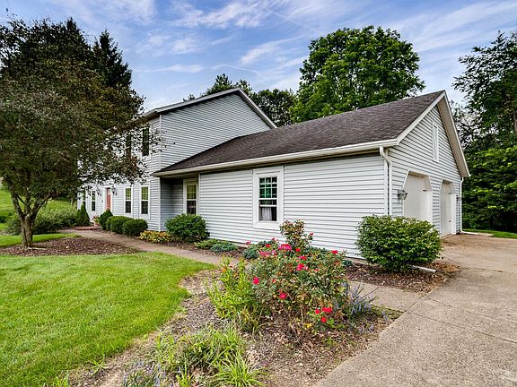 2nd image of 100 Canary Ct