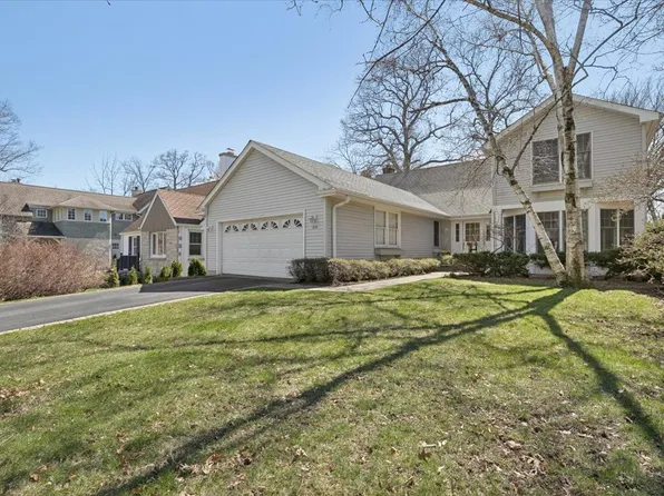 209 E Washington Ave, Lake Bluff, IL 60044