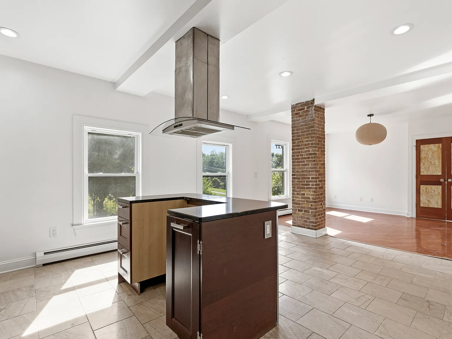 481 Danforth St — Photo 4