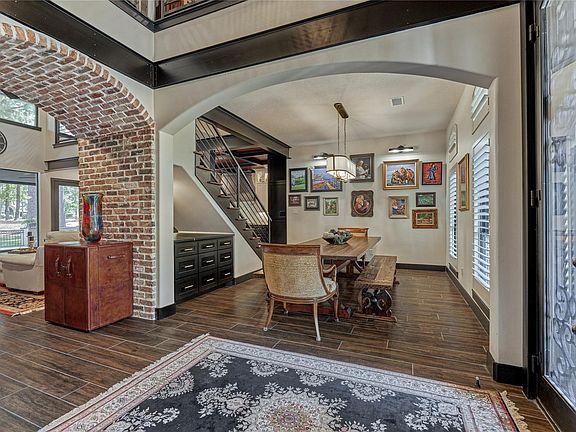 5th image of 2 W Oaks Ct