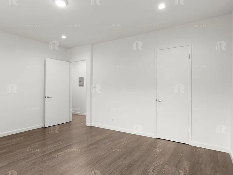(An/Ti/Yo:B) 4216 Mary Ellen Avenue — Photo 8