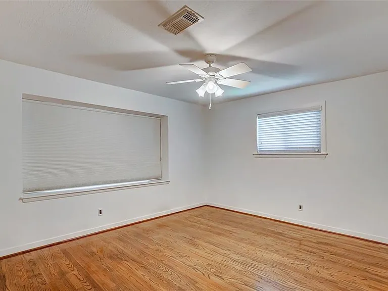 1202 Shadeland Dr — Photo 5
