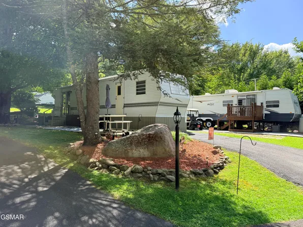 4229 E Pkwy Lot 136, Gatlinburg, TN 37738
