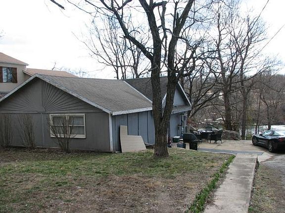 2nd image of 34 L Lake Shore Dr