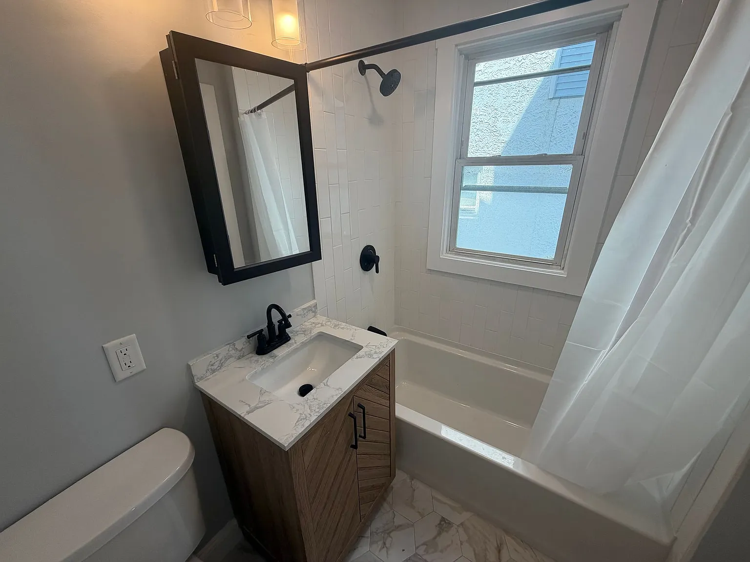 2 bed, 900 sqft, $2,195 — Photo 2