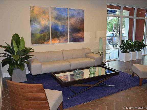 4th image of 987 SW 37th Ave APT 905