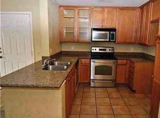 523 W 7th St APT 202, Corona, CA 92882