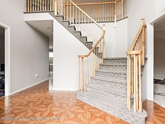 5th image of 43 Carriage Way