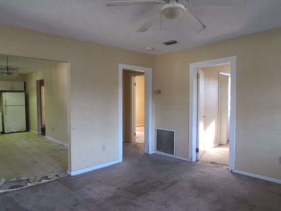 5th image of 949 Saint Clair St