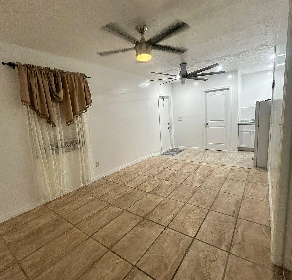 Studio, 390 sqft, $950 — Photo 1