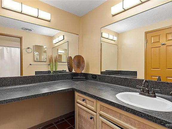 5th image of 600 Wichita Ave APT 203