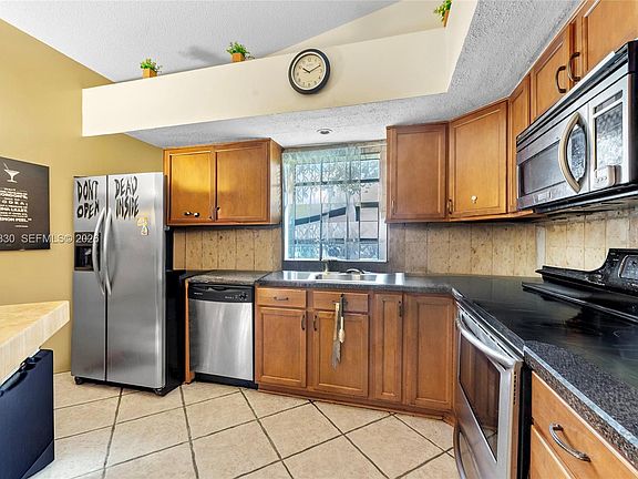 4th image of 8220 Waterford Ln