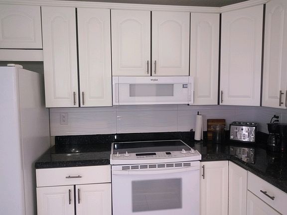 5th image of 339 NW 39th Way