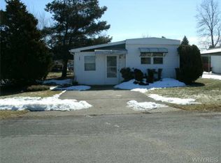 12 Pebbleridge Dr, Medina, NY 14103
