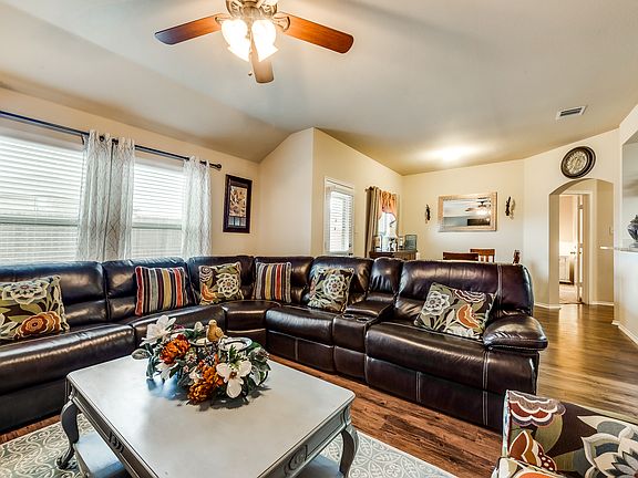 3rd image of 2708 Old Farm Dr