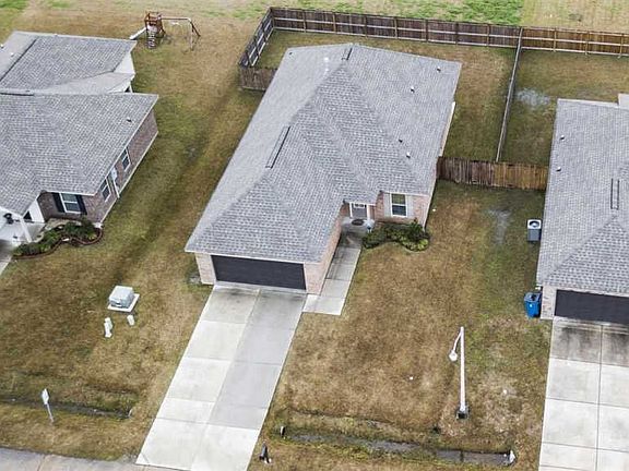 3rd image of 229 Darlene St