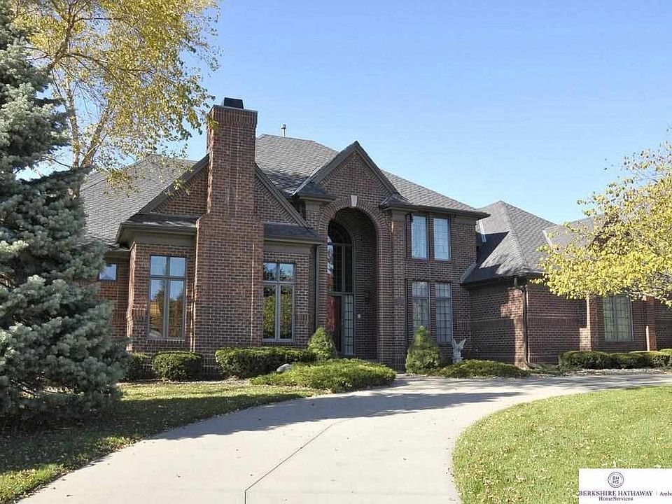 1st image of 808 N 164th St