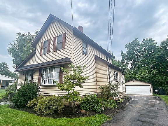 2nd image of 352 Long St