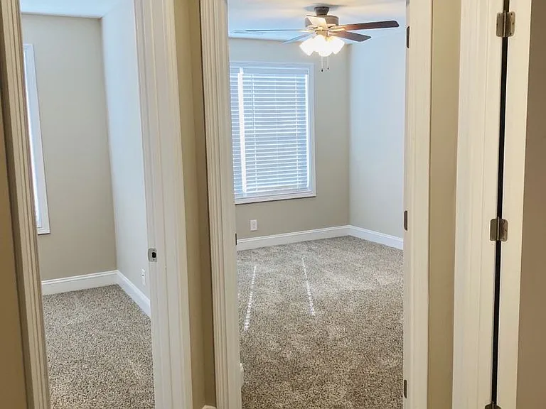 1033 Whitney Dr — Photo 13