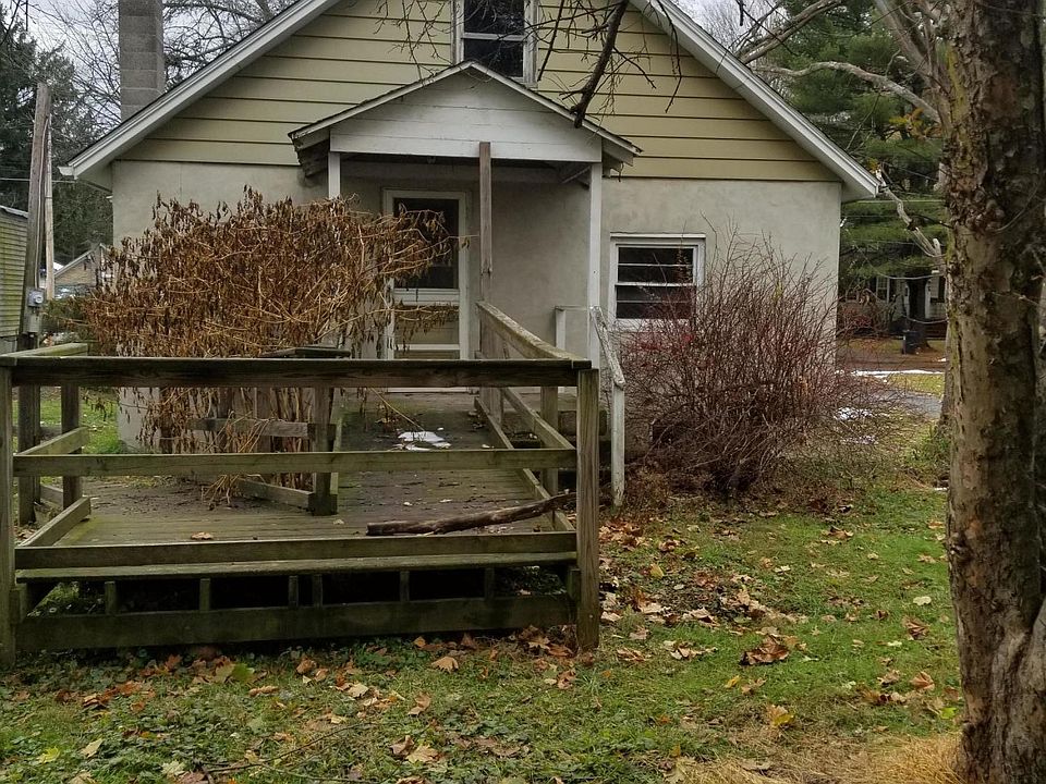 2nd image of 122 Jamie Ct