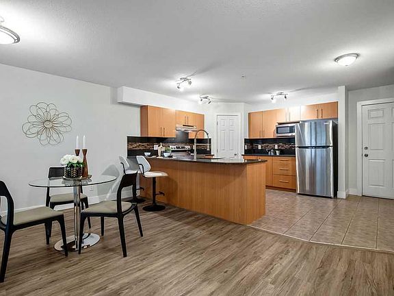 4th image of 1724 S 26th Ave SW #104