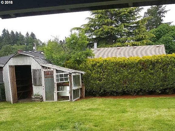 5th image of 611 Ash St