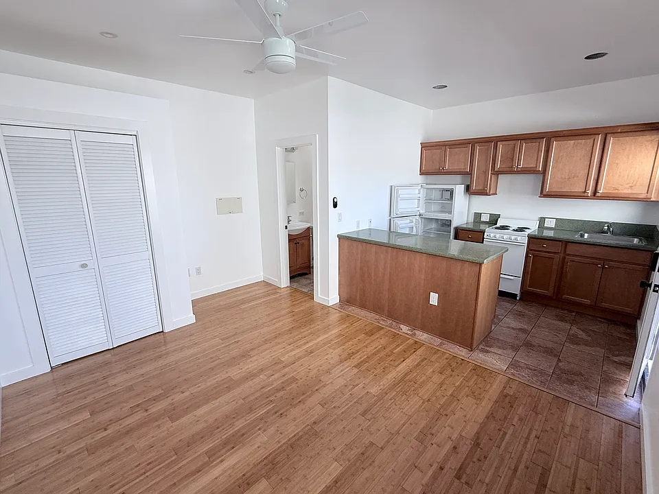 202 Bicknell Ave #5E