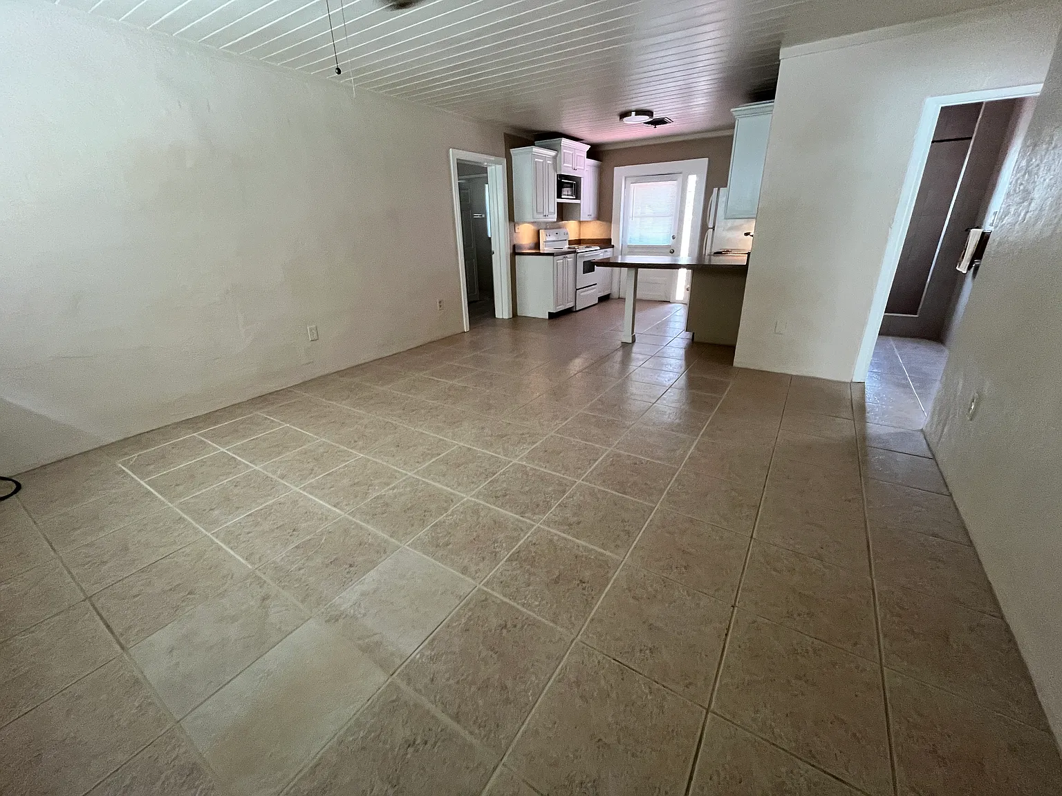Iola Dr, Sarasota — Photo 2