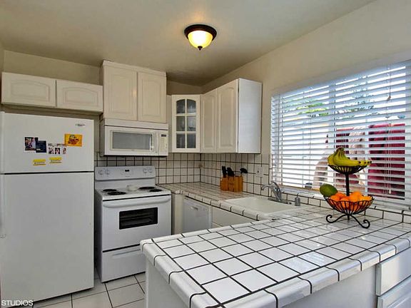 5th image of 417 Don Seville Ct
