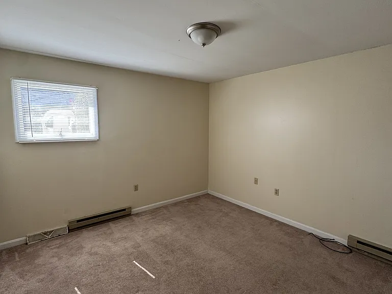 702 Thomas Ln — Photo 11