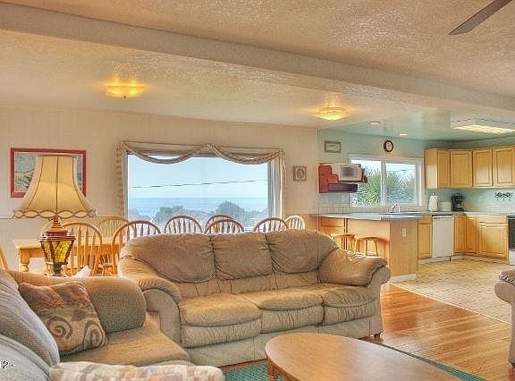 5th image of 5298 NE 53rd Dr