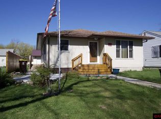 468 3rd Ave SE, Wells, MN 56097