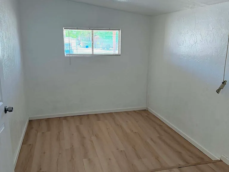 3619 S Clark Ave — Photo 14