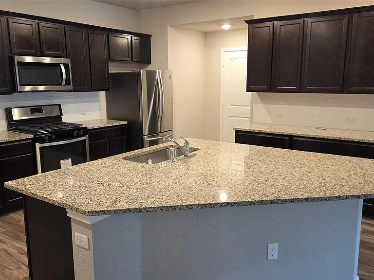 137 Arrowhead Vine St — Photo 1