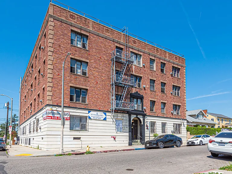 1059 S. Manhattan Pl — Photo 2